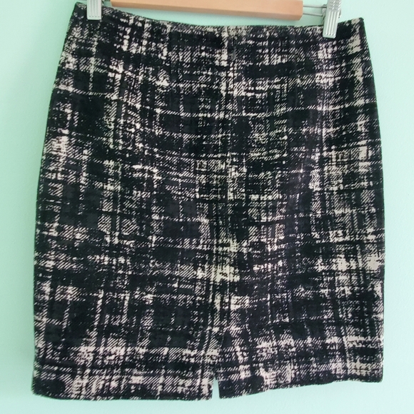 Ann Taylor Size 2 Skirt - Picture 2 of 7